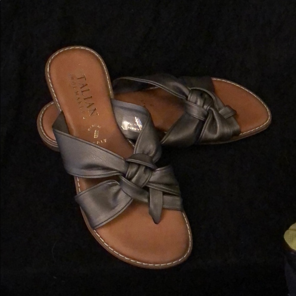 Great color sandal
